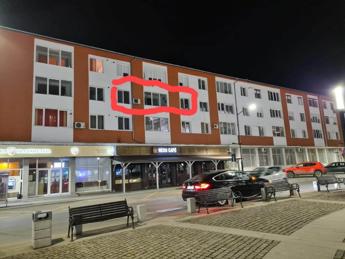 Апартаменти Apartament Ultra Central 1 Хунедоара Екстер'єр фото
